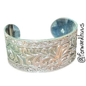 Premier Designs Silver Tone Cuff Bracelet – Embossed Floral & Vine Motif